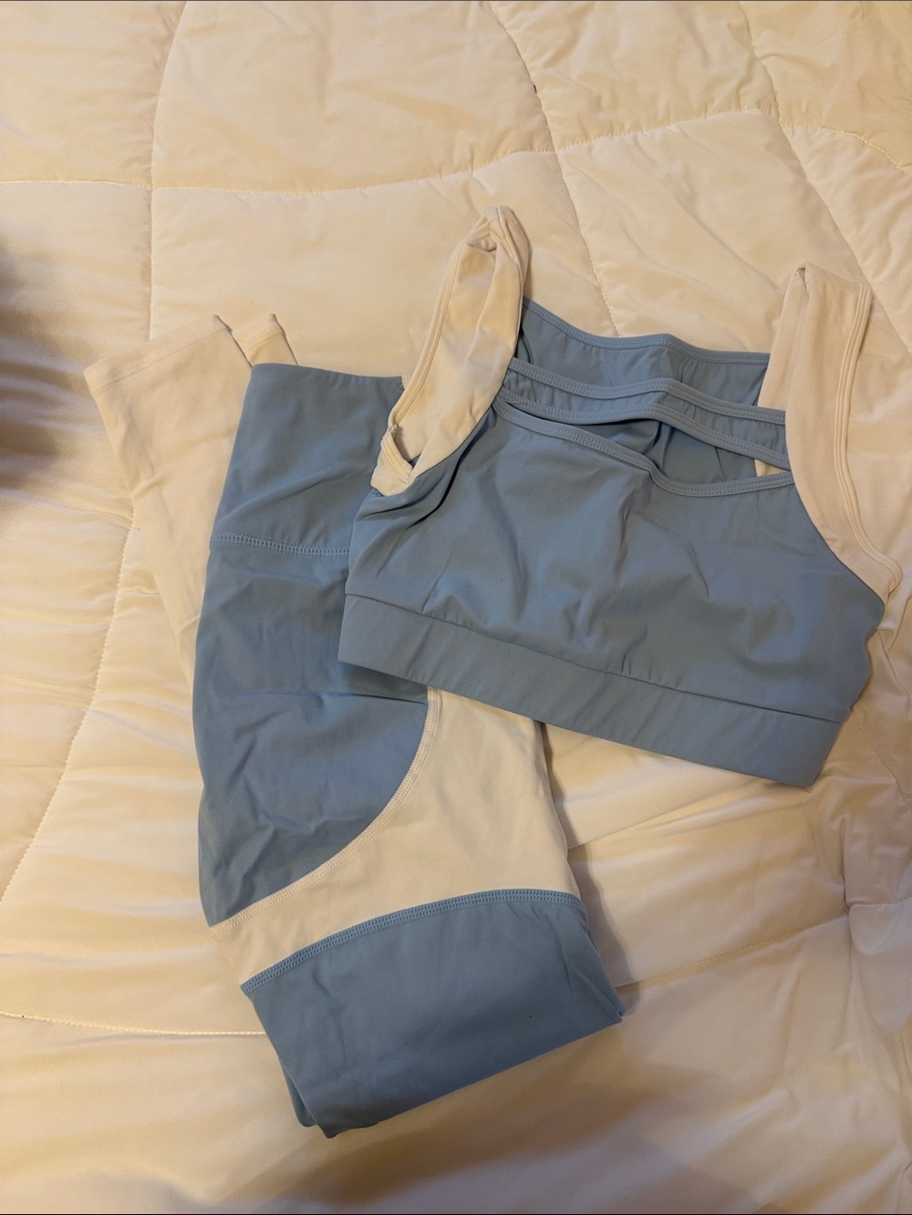 SHEIN Blue and Cream Colorblock Sports Bra and Leggings Set